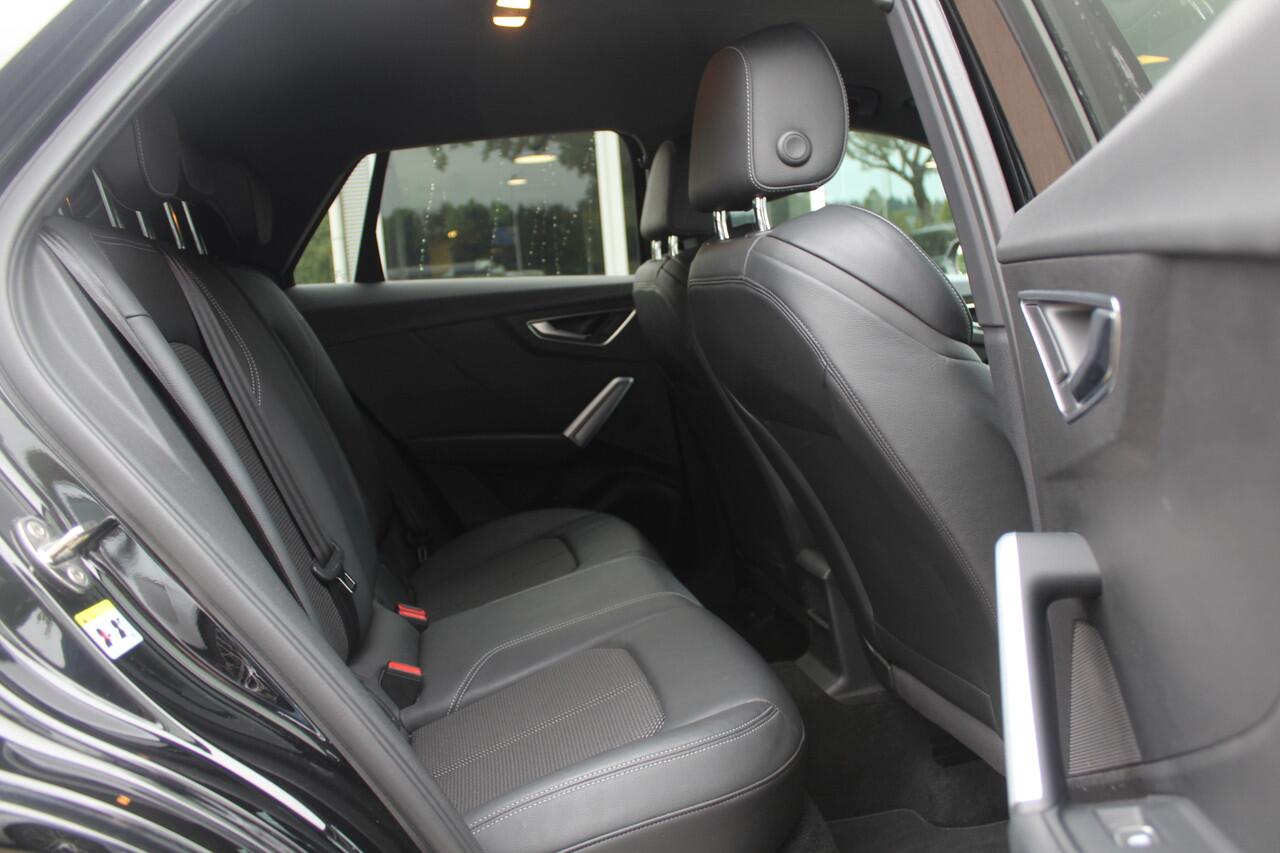 Audi Q2 30 TFSI Sport 3x S-line / Trekhaak / Navigatie / Parkeerhulp achter / 17'' / Getint glas / Cruise Control