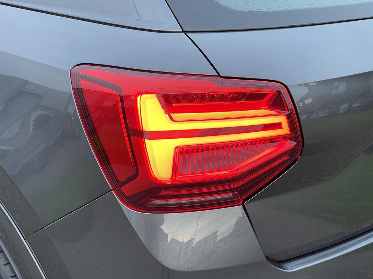 Audi Q2 35 TFSI S-line Black Matrix Sonos Pano