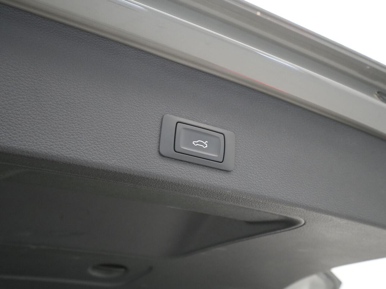 Audi Q2 35 TFSI 150pk S-tronic S-line Panorama Dig display Sound Led optiek zwart 51