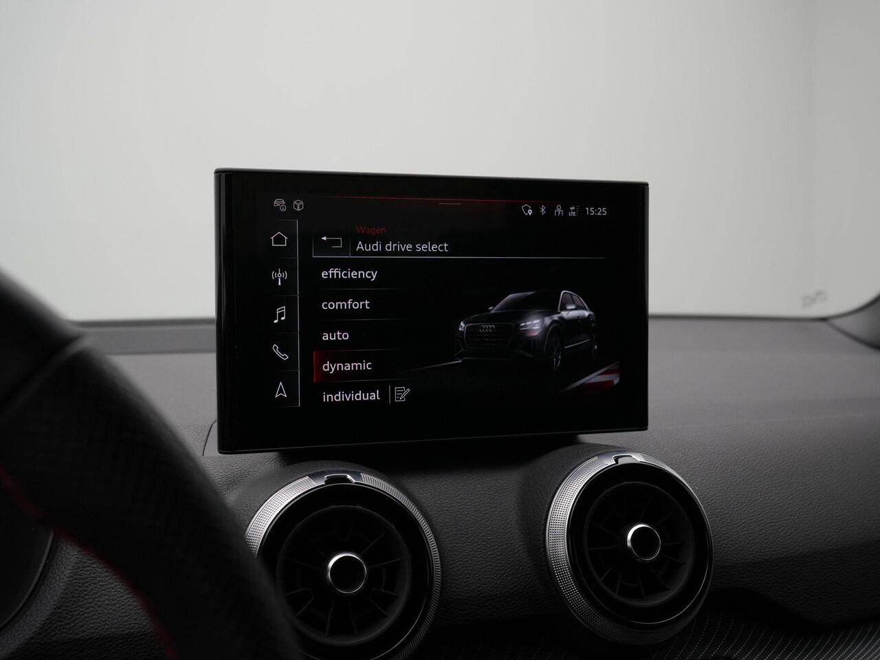 Audi Q2 35 TFSI 150 pk S-tronic S-Line | Trekhaak | Standkachel | Matrix LED | Leder/alcantara | Achteruitrijcamera | Navigatie | Stoelverwarming