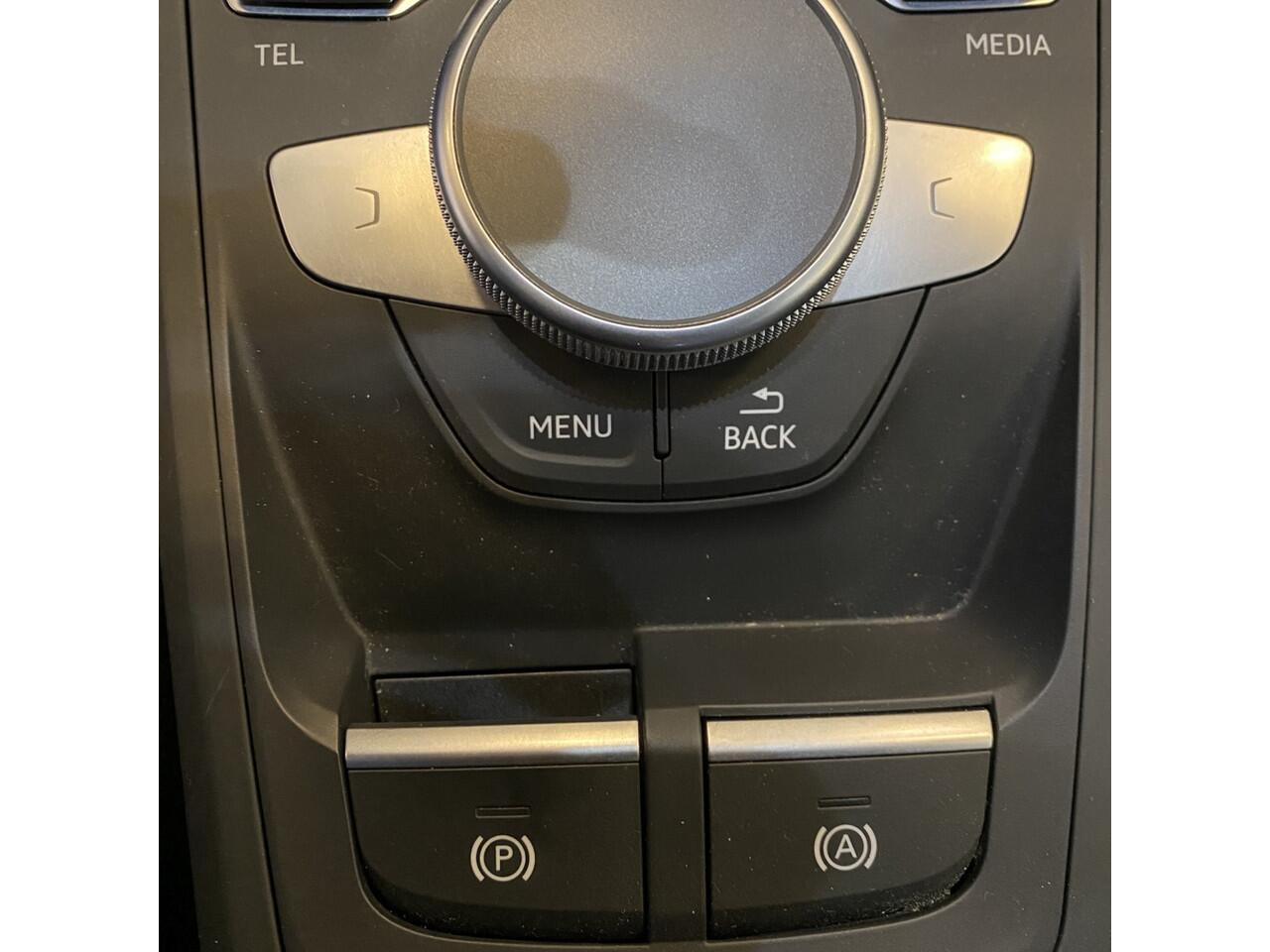 Audi Q2 40 TFSI quattro AUTOMAAT/Navigatie/Virtual cockpit/Climate control/Adaptive cruise control/Achteruitrijcamera/Parkeersensoren rondom/Stoelverwarming/Elektrische achterklep/\Keyless/DAB/Lederen bekleding/17'' Lichtmetalen velgen.