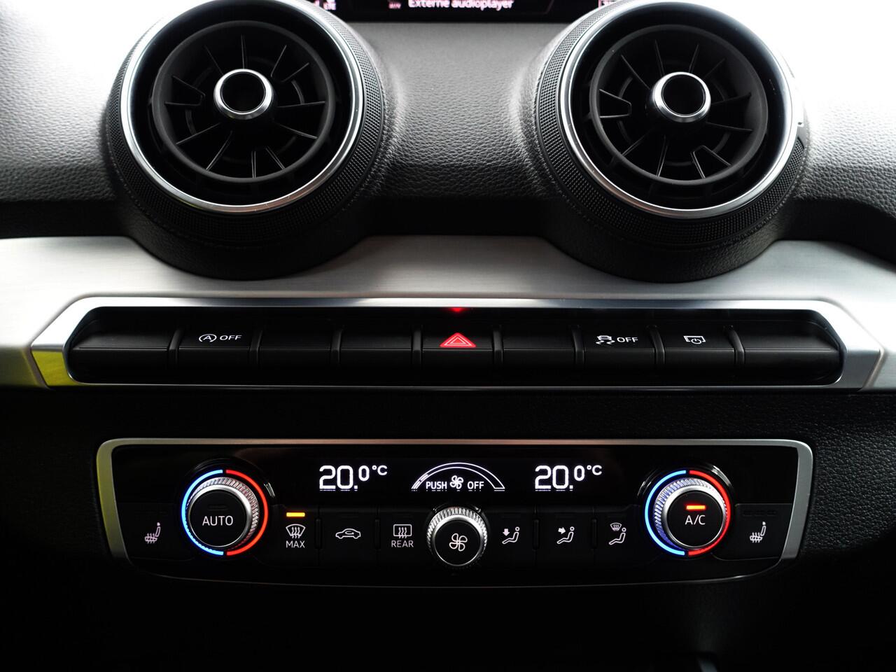 Audi Q2 35 TFSI S Competition Aut- Two Tone, Xenon Led, Park Assist, Stoelverwarming, Navi, Clima, Cruise