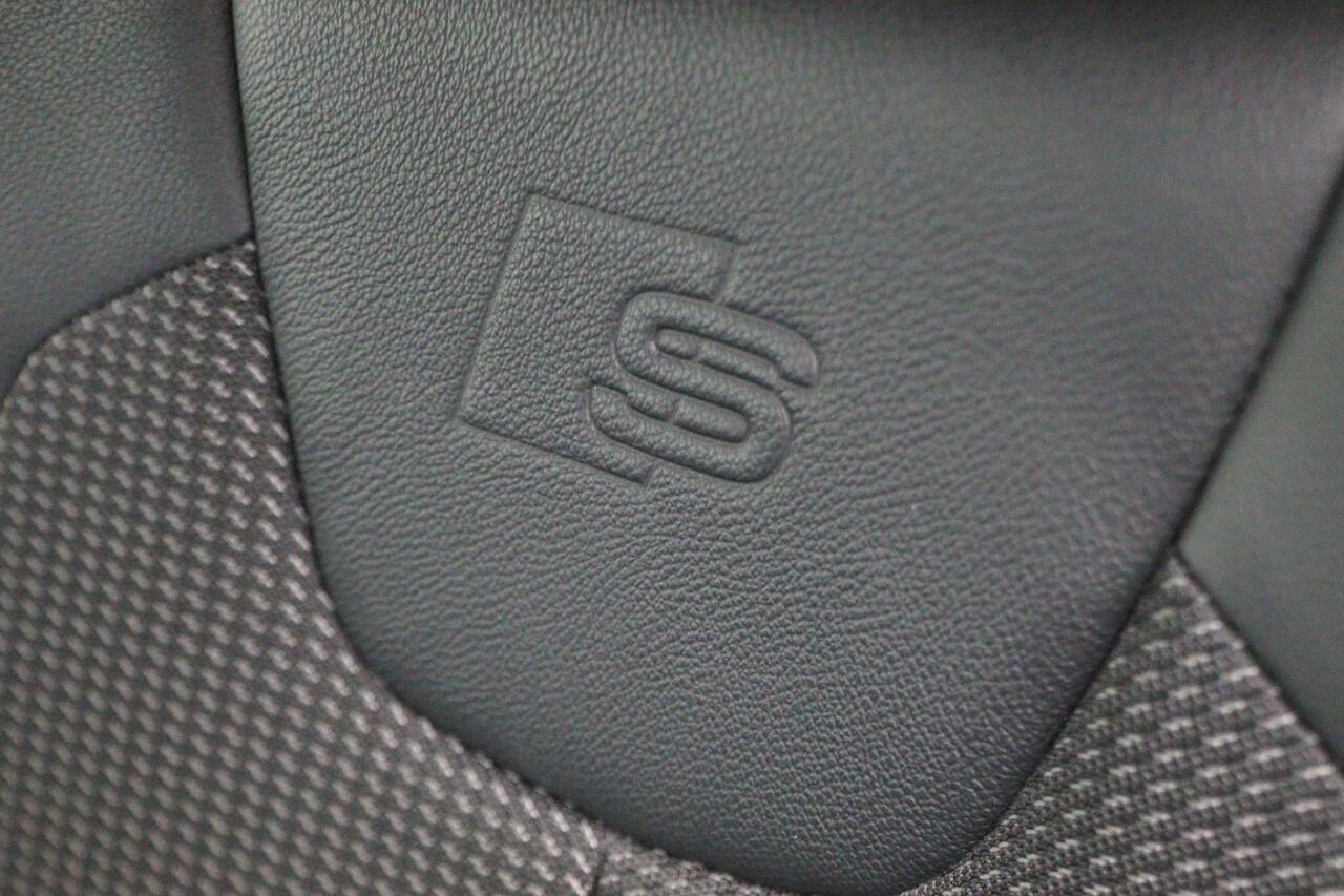 Audi Q2 30 TFSI S Edition 2x S-Line, LED, Apple Carplay, Climate, Navigatie, DAB