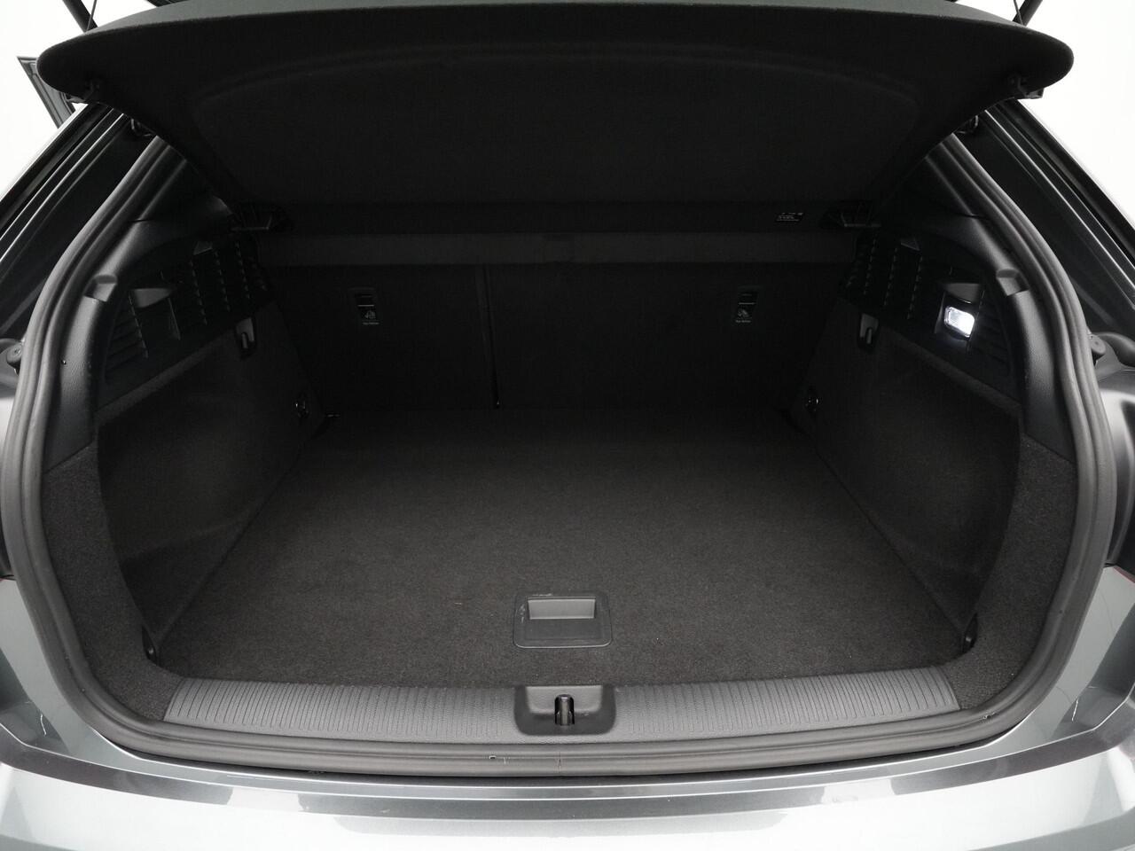 Audi Q2 35 TFSI 150pkS-tronic S-line Navigatie Privacy glas viritueel cockpit 92