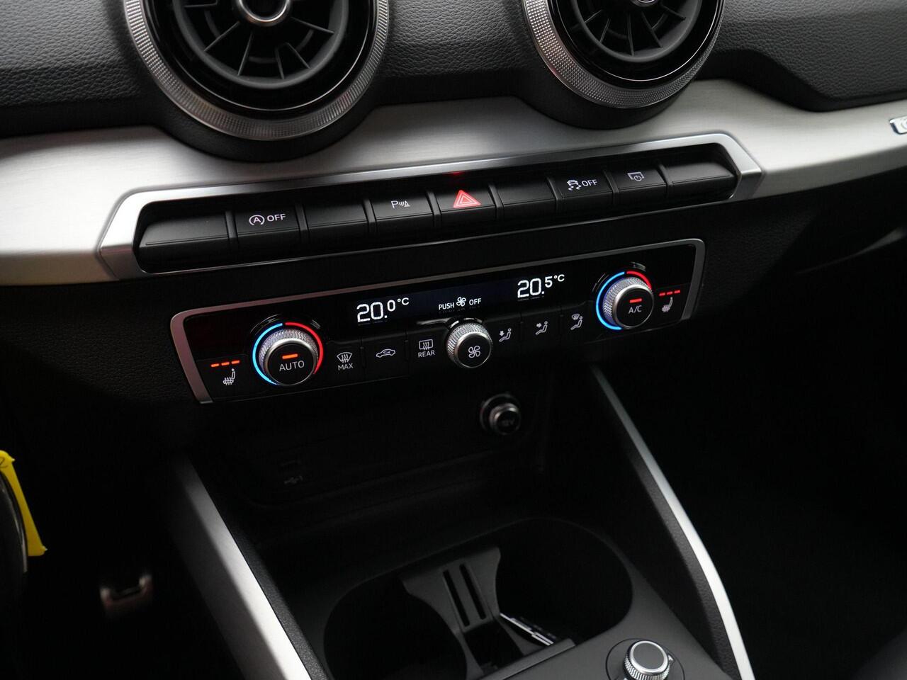 Audi Q2 35 TFSI 150 pk S-tronic S Edition / S-Line | Trekhaak | Matrix LED | Achteruitrijcamera | Navigatie | Adaptive Cruise