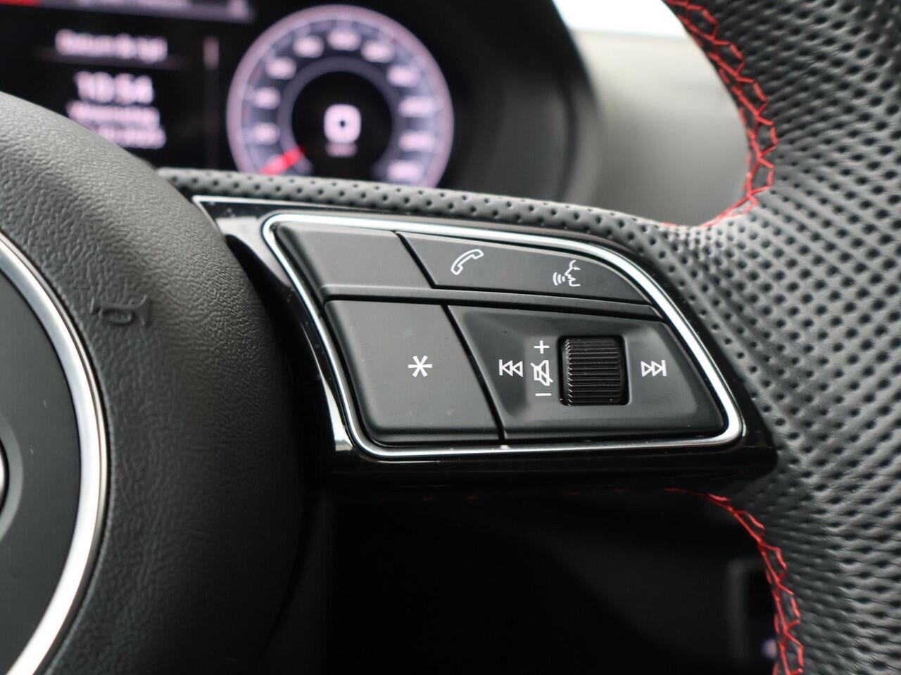 Audi Q2 35 TFSI S Edition | 150 PK | Automaat | Trekhaak | Matrix LED | S line interieur | S line |