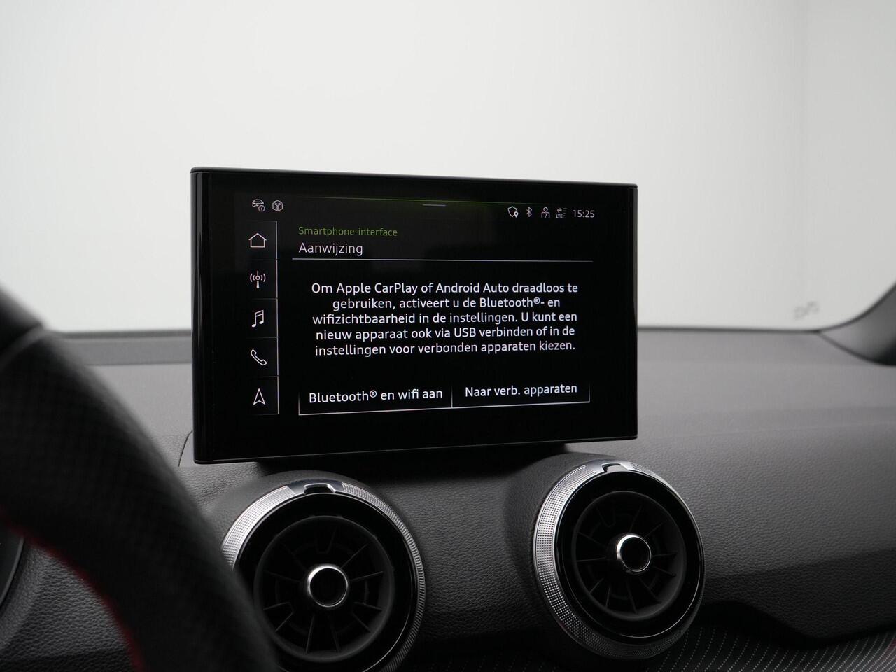 Audi Q2 35 TFSI 150 pk S-tronic S-Line | Trekhaak | Standkachel | Matrix LED | Leder/alcantara | Achteruitrijcamera | Navigatie | Stoelverwarming