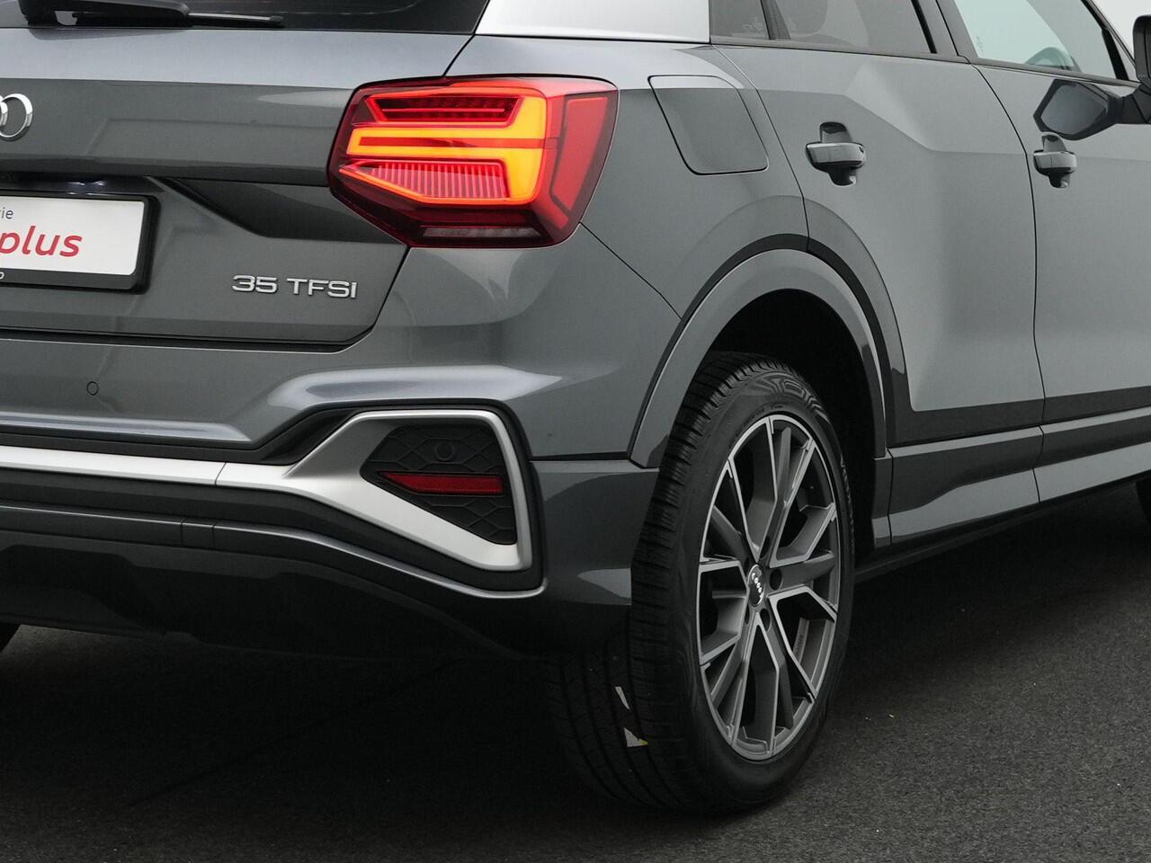 Audi Q2 35 TFSI 150 pk S-tronic S Edition / S-Line | Matrix LED | Achteruitrijcamera | Stoelverwarming