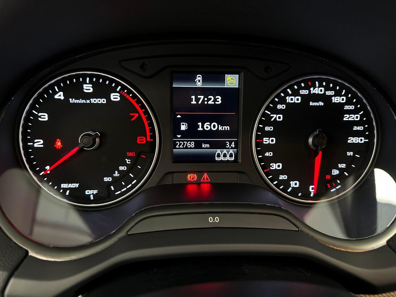 Audi Q2 30 115pk TFSI Pro Line Cruise control | Parkeersensoren achter | Draadloos telefoonlader