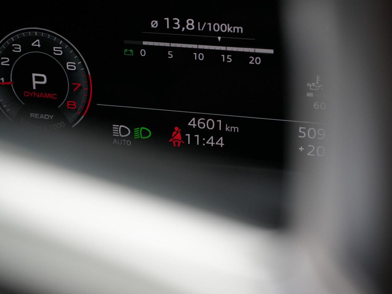 Audi Q2 35 TFSI 150 pk S-tronic S-Line | Panoramadak | Trekhaak | Demperregeling | Matrix LED | Stoelverwarming