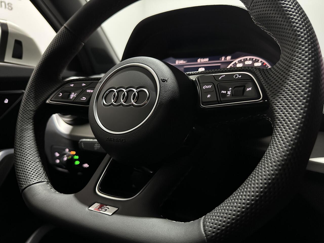 Audi Q2 35 TFSI S Edition - Automaat - Camera / Carplay / Stoelverw.