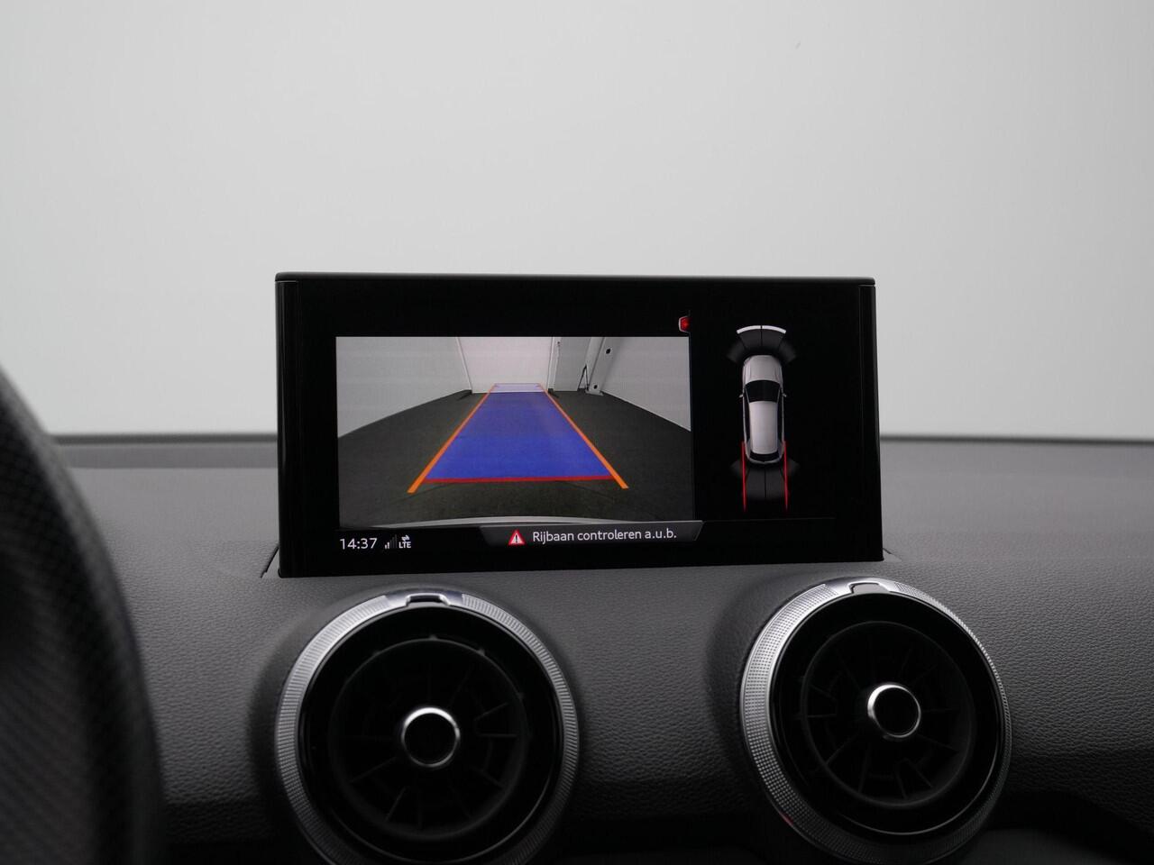 Audi Q2 35 TFSI 150 pk S-tronic S Edition / S-Line | Matrix LED | Achteruitrijcamera | Stoelverwarming