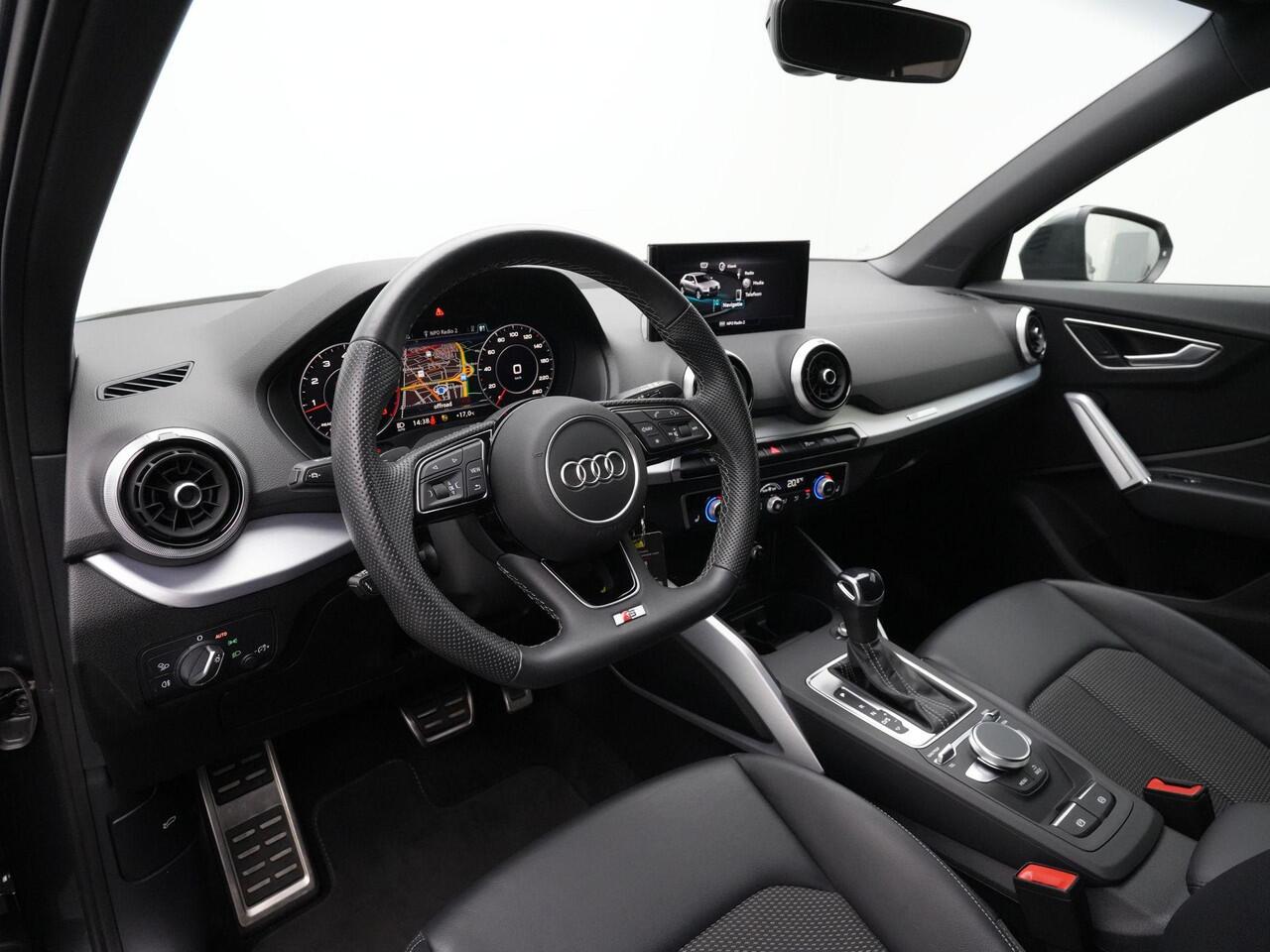 Audi Q2 35 TFSI 150 pk S-tronic S Edition / S-Line | Matrix LED | Achteruitrijcamera | Stoelverwarming