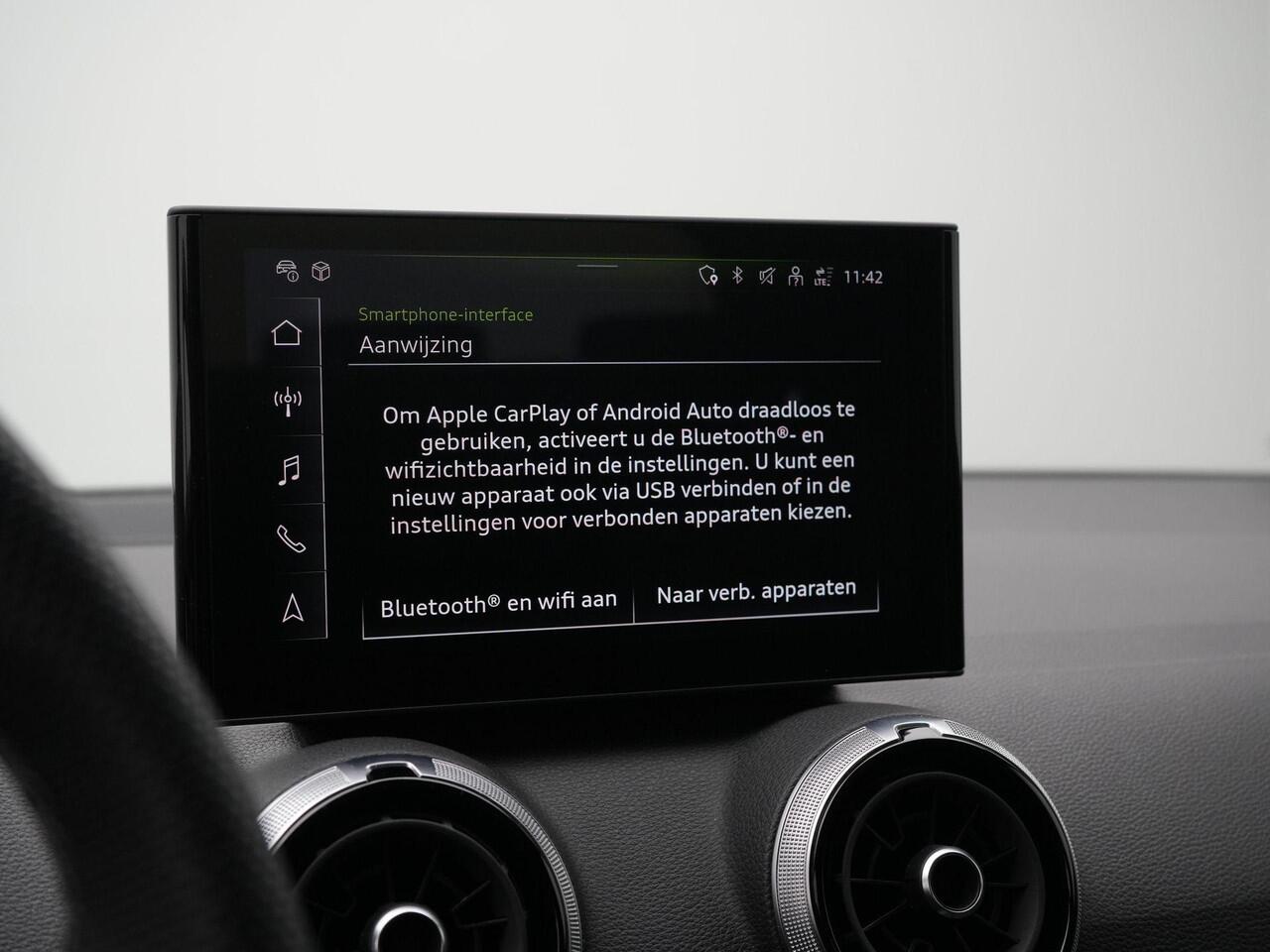 Audi Q2 35 TFSI 150 pk S-tronic S-Line | Panoramadak | Trekhaak | Demperregeling | Matrix LED | Stoelverwarming