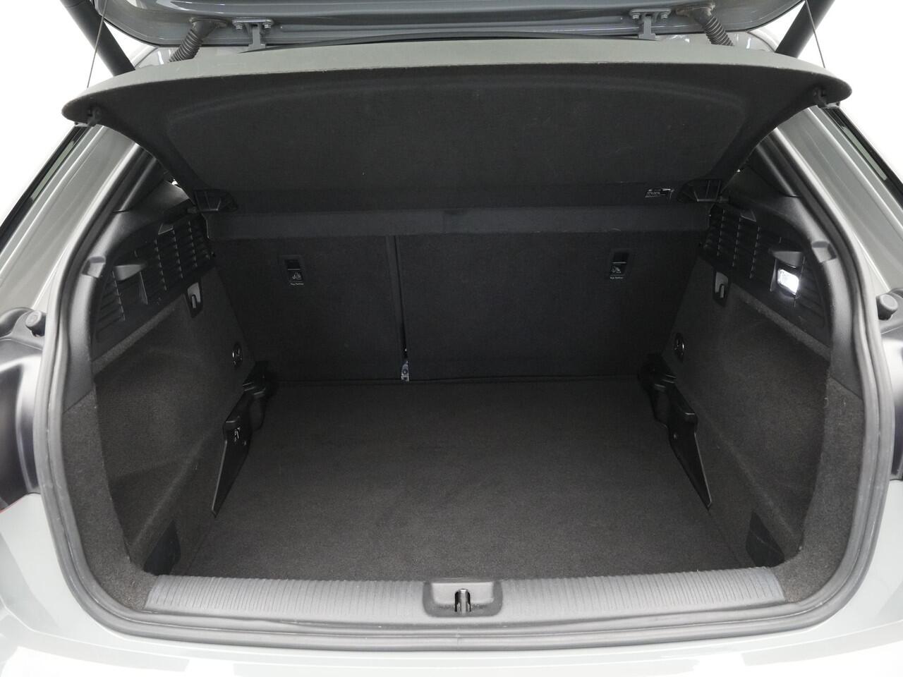 Audi Q2 35 TFSI 150pk S-tronic S-line Panorama Dig display Sound Led optiek zwart 51