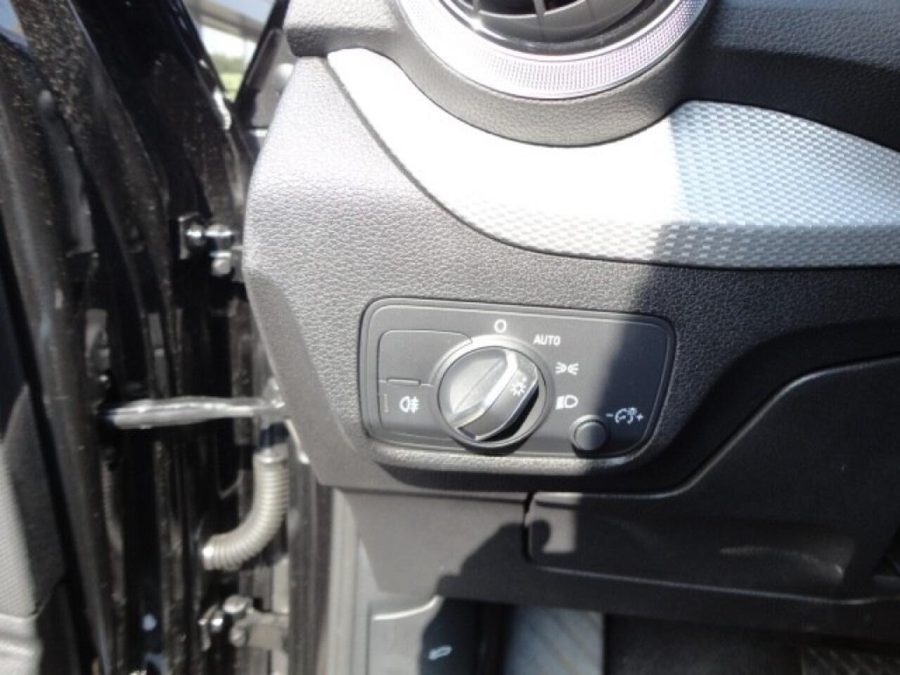 Audi Q2 35 TFSI Advanced edition Clima ,Navi ,Pdc v+a ,Camera ,Trekhaak ,NL auto