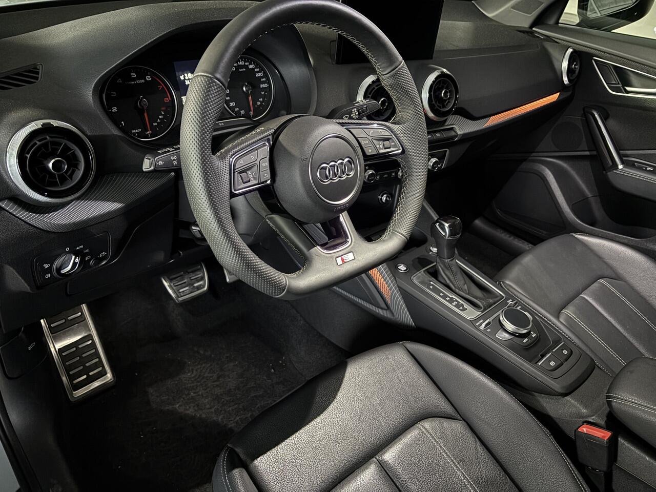 Audi Q2 35 TFSI S-line Black Matrix sfeer Pano