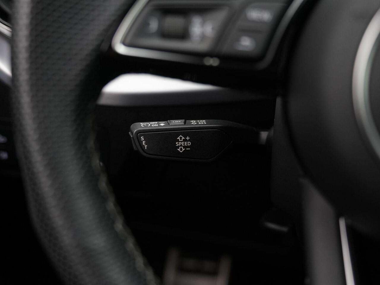 Audi Q2 35 TFSI 150 pk S-tronic S Edition / S-Line | Matrix LED | Achteruitrijcamera | Stoelverwarming