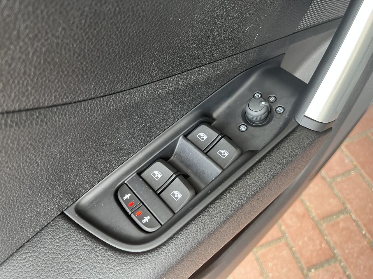 Audi Q2 30 TFSI Epic 115pk / LED verlichting / Parkeersensoren achterzijde / Navigatie / Climate control / 17''LMV