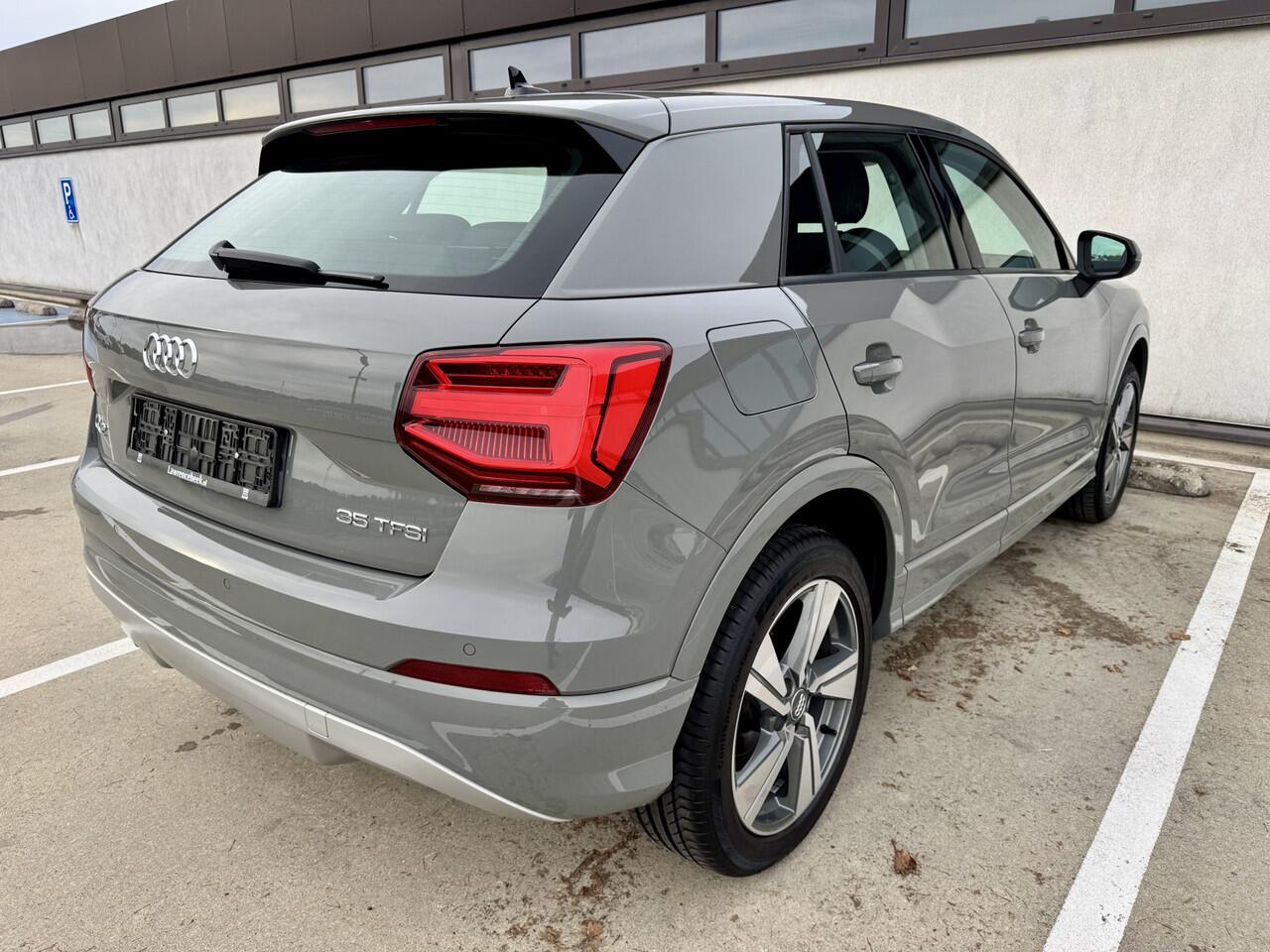 Audi Q2 35 TFSI CoD 150 pk Sport | S-Tronic | Manhattangrijs Metallic | uniek lage km stand | 1ste eign. | Nieuw staat | | Kleurcode X7L |