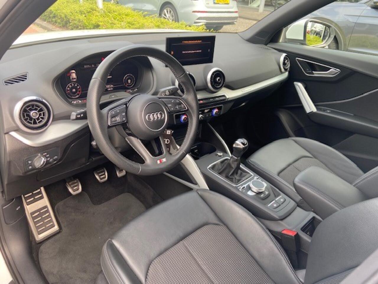 Audi Q2 30 TFSI 110pk S Edition / S-Line Exterieur & Interieur / LED / Virtual Cockpit / Navigatie / Parkeersensoren Achter / 17" LMV