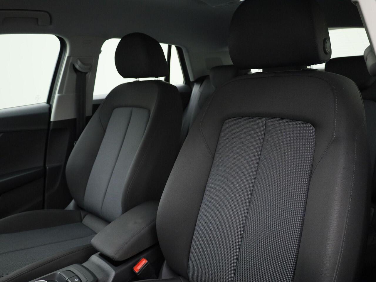 Audi Q2 35 TFSI/150PK Pro Line · Navigatie · Parkeersensoren · Navigatie · App connect