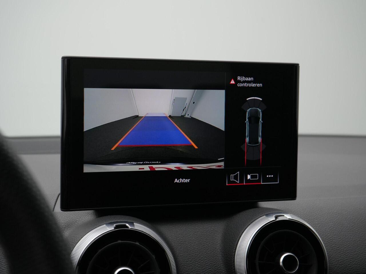 Audi Q2 35 TFSI 150 pk S-tronic S-Line | Panoramadak | Trekhaak | Demperregeling | Matrix LED | Stoelverwarming