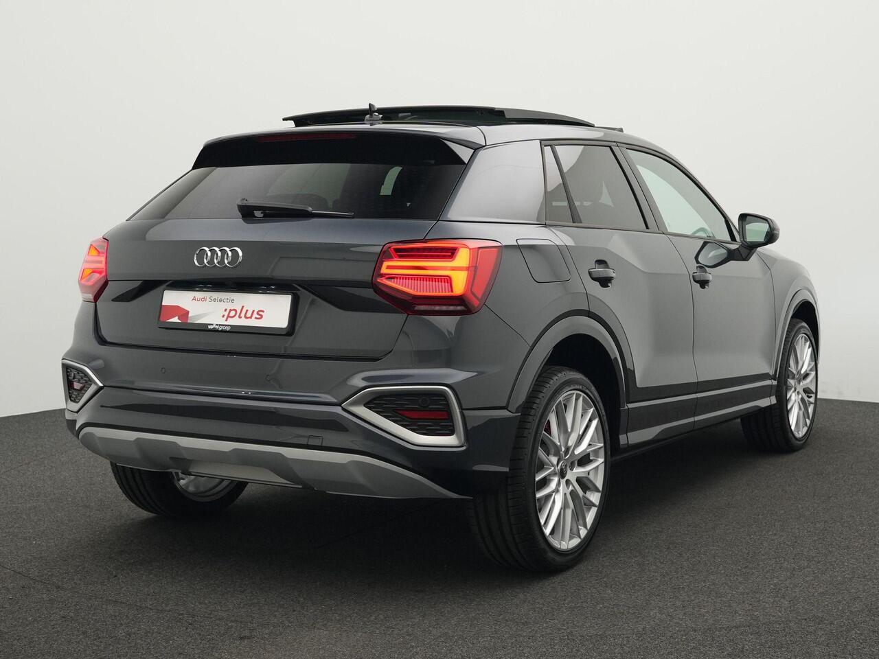 Audi Q2 35 TFSI 150 pk S-tronic S-Line | Panoramadak | Trekhaak | Sportonderstel | Sportstoelen | Side Assist | Remklauwen rood | 19 inch