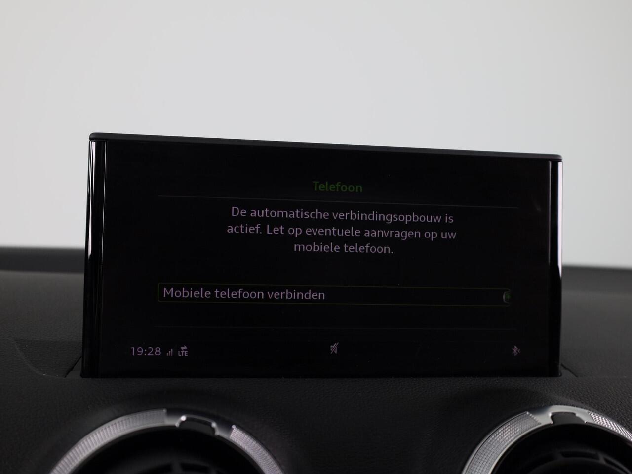 Audi Q2 30 TFSI Business Edition 110pk | Navigatie | Virtual Cockpit | Parkeercamera | 18 inch Lichtmetalen velgen