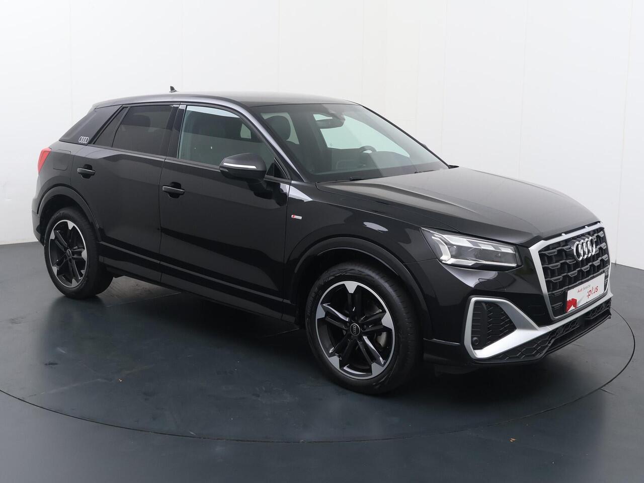 Audi Q2 35 TFSI S Edition | 150 PK | Automaat | Trekhaak | Sonos sound system | 18" LM velgen | Voorstoelen verwarmd | Matrix LED koplampen | S line |