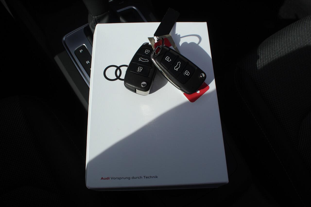 Audi Q2 35 TFSI S-line Automaat/Panoramadak/Navigatie/Virtual cockpit/Achteruitrijcamera/Parkeersensoren rondom/Apple carplay/Stoelverwarming/Climate control/Elektrische achterklep/Cruise control/Draadloze telefoonlader/DAB/18'' Lichtmetalen velgen.