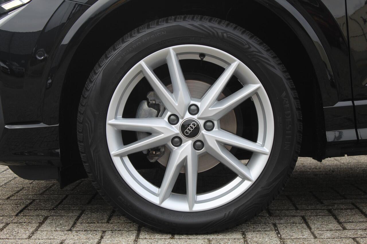 Audi Q2 35 TFSI S-line Automaat/Panoramadak/Navigatie/Virtual cockpit/Achteruitrijcamera/Parkeersensoren rondom/Apple carplay/Stoelverwarming/Climate control/Elektrische achterklep/Cruise control/Draadloze telefoonlader/DAB/18'' Lichtmetalen velgen.