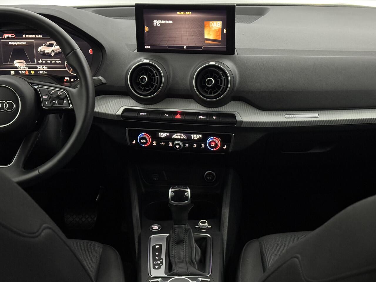 Audi Q2 35 TFSI S Edition Camera, Navi, Keyless start, Virtual desk, Elektrische achterklep, Cruise control adaptief, Stoelverwarming