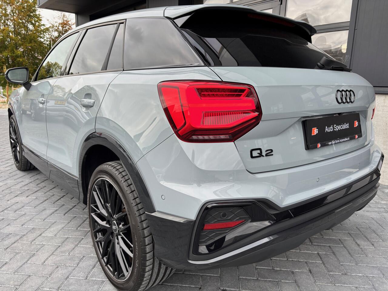 Audi Q2 35 TFSI S-line Black Matrix sfeer Pano