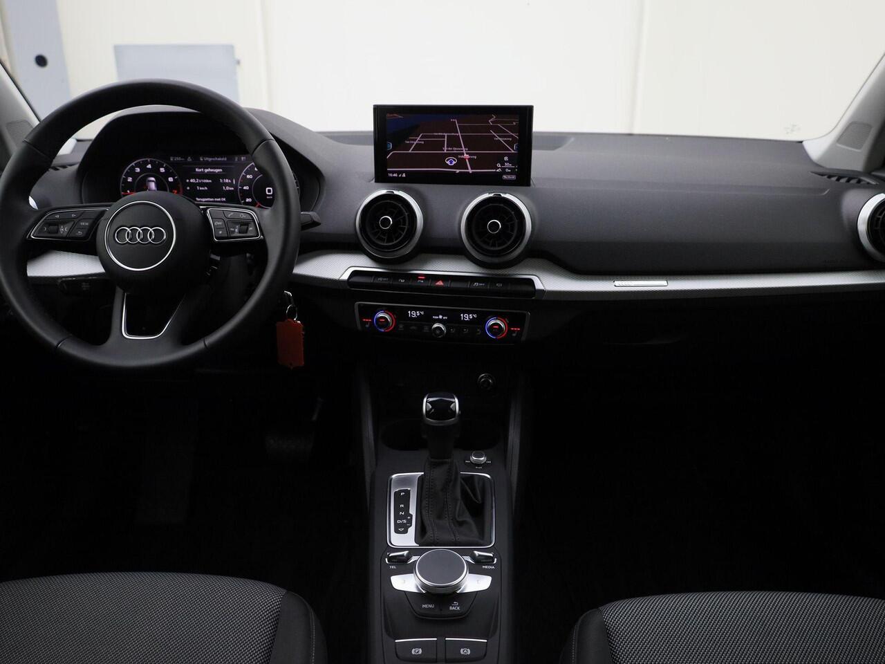 Audi Q2 35 TFSI/150PK S-Tronic S Edition · Panoramadak · Apple/Android Car Play · Camera + Parkeersensoren