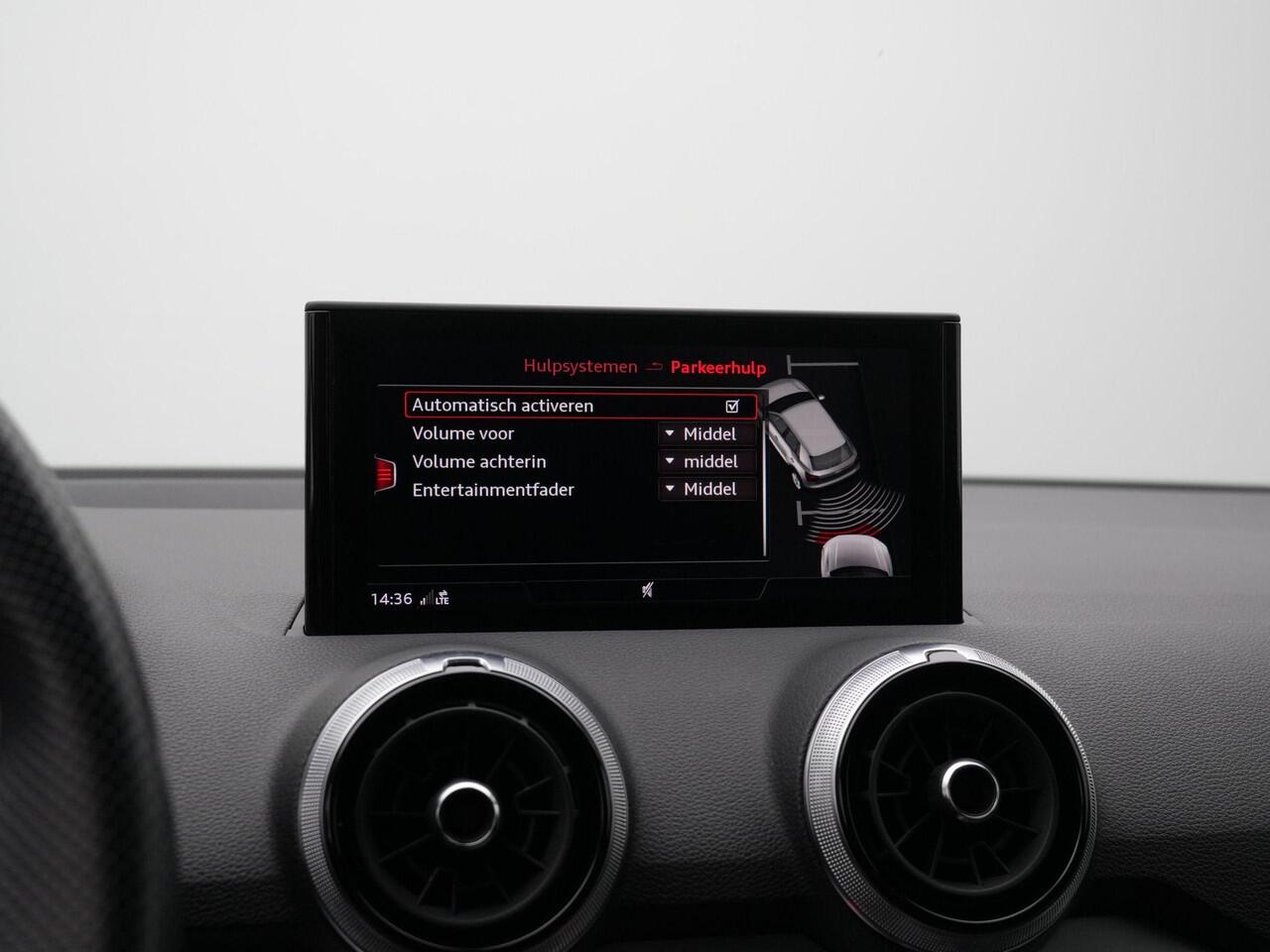 Audi Q2 35 TFSI 150 pk S-tronic S Edition / S-Line | Matrix LED | Achteruitrijcamera | Stoelverwarming