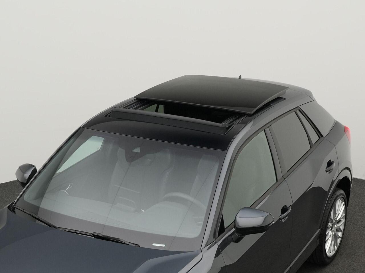 Audi Q2 35 TFSI 150 pk S-tronic S-Line | Panoramadak | Trekhaak | Sportonderstel | Sportstoelen | Side Assist | Remklauwen rood | 19 inch