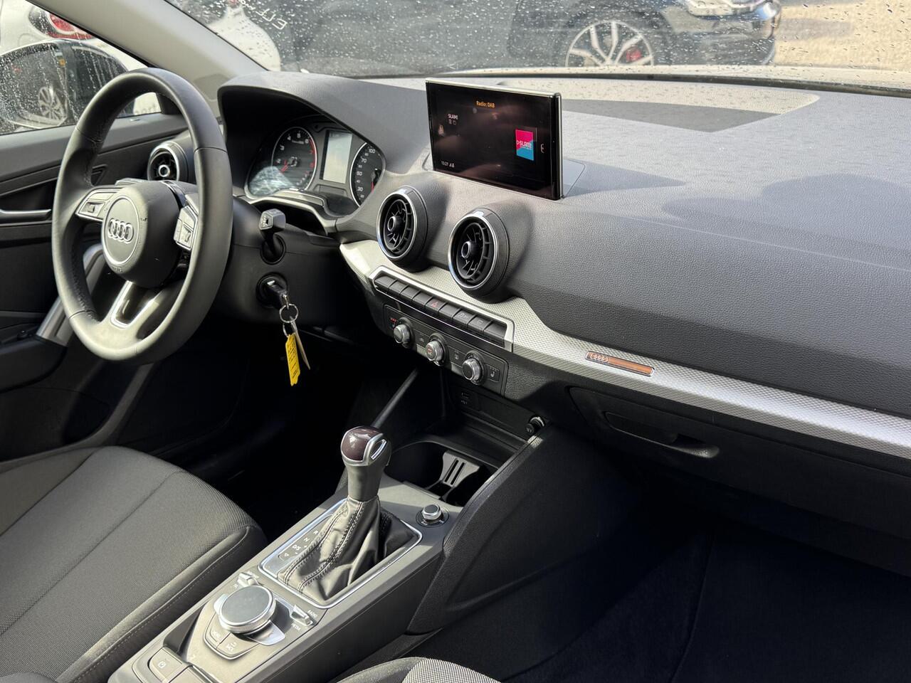 Audi Q2 35 TFSI S Edition | Camera | Airco | Navi | Extra getint glas | LM velgen | Verwarmde voorstoelen | LED - Kop / Achterlichten ( Vestiging - Nieuwegein )