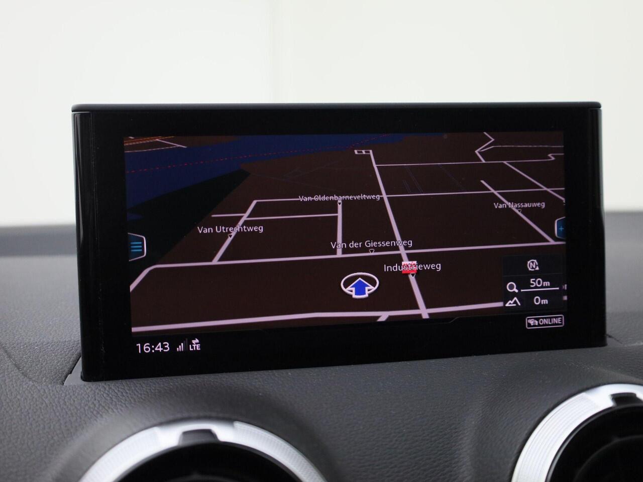 Audi Q2 35 TFSI/150PK S-Tronic S Edition · Panoramadak · Apple/Android Car Play · Camera + Parkeersensoren