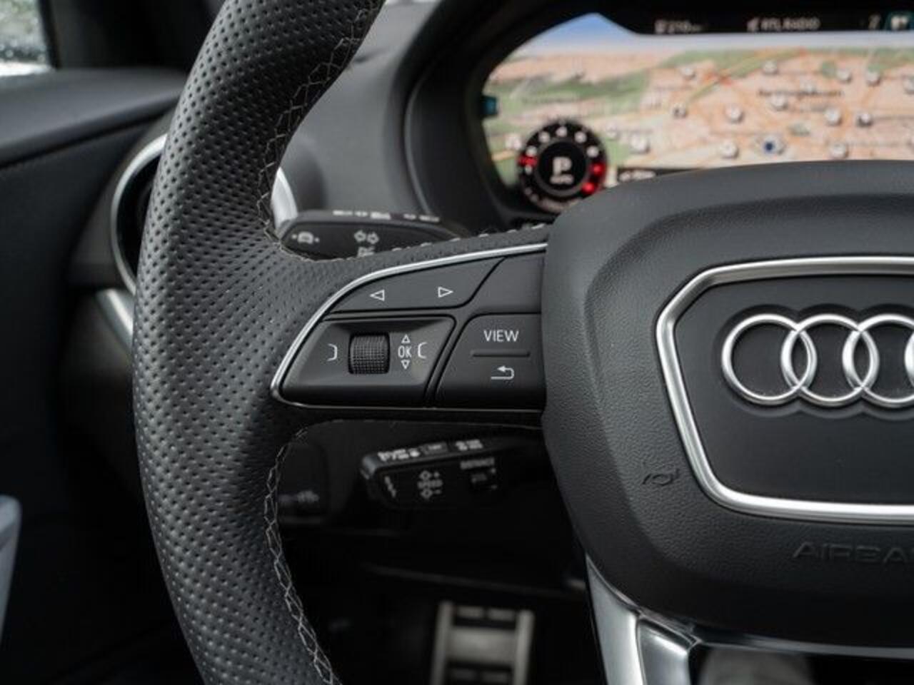 Audi Q2 35 TFSI S-line Black Matrix Sonos Pano