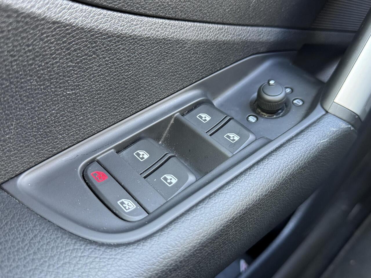 Audi Q2 35 TFSI S Edition | Camera | Airco | Navi | Extra getint glas | LM velgen | Verwarmde voorstoelen | LED - Kop / Achterlichten ( Vestiging - Nieuwegein )