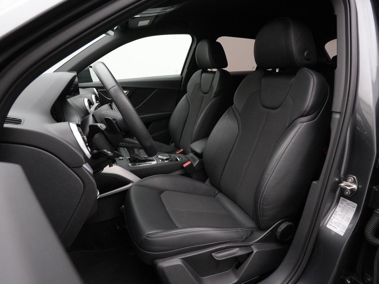 Audi Q2 35 TFSI 150 pk S-tronic S Edition / S-Line | Matrix LED | Achteruitrijcamera | Stoelverwarming