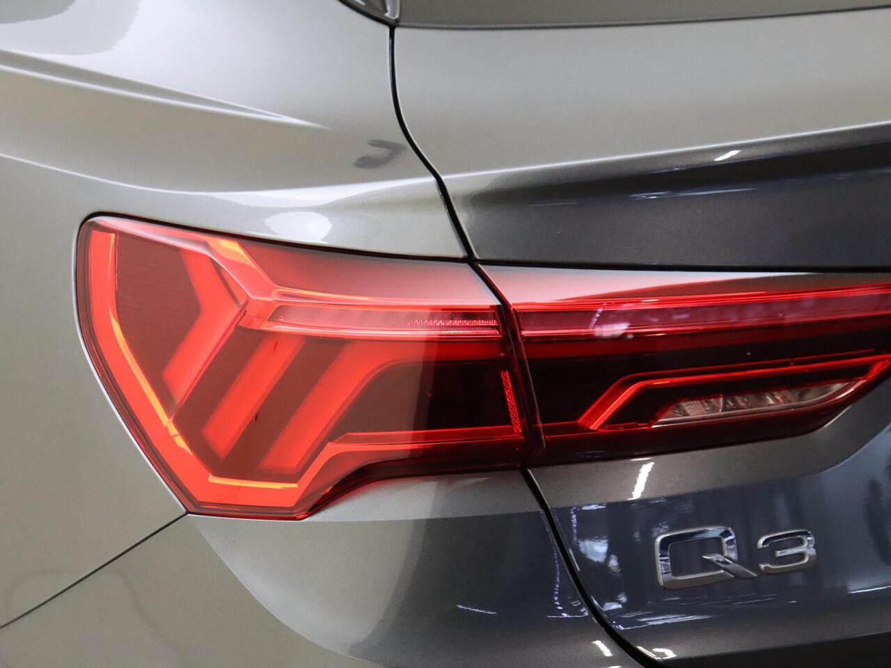 Audi Q3 Sportback 45 TFSI e S Edition | Dodehoek detectie | Adaptieve cruise control | Stoelverwarming | CarPlay | Elektrische achterklep | Parkeersensoren | S-line interieur |