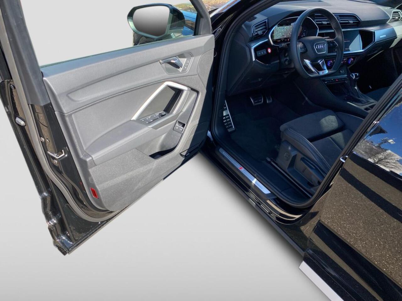 Audi Q3 Sportback 45 TFSI e S Line 245 PK ACC Panoramadak Trekhaak Virtual Cockpit Stoelverwarming 19 Inch