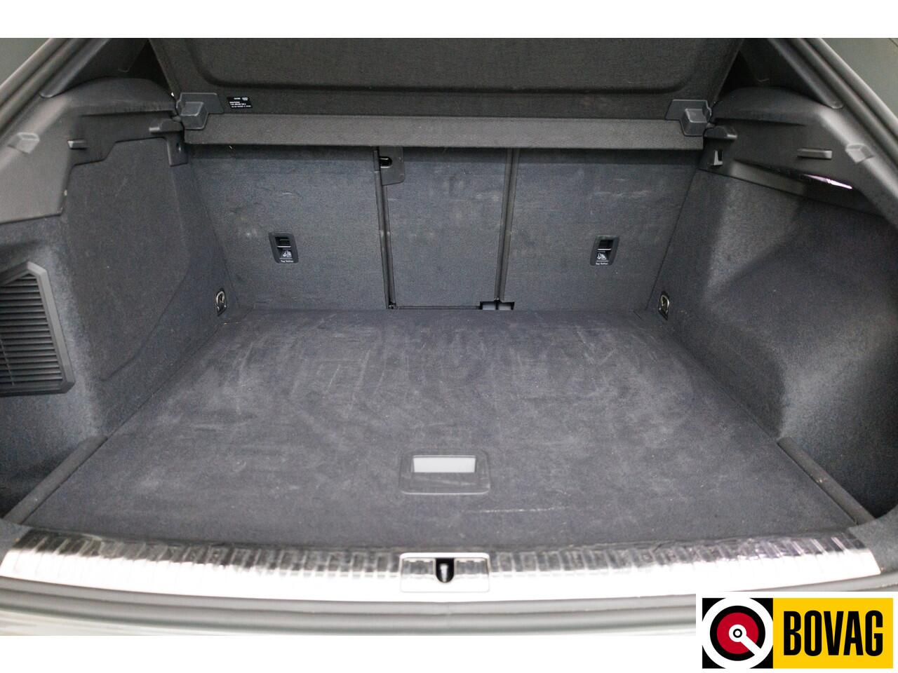 Audi Q3 45 TFSI e S edition 245 PK | S-Line interieur | Panoramadak | Navigatie | App. connect | Elec. achterklep, Stoelverwarming