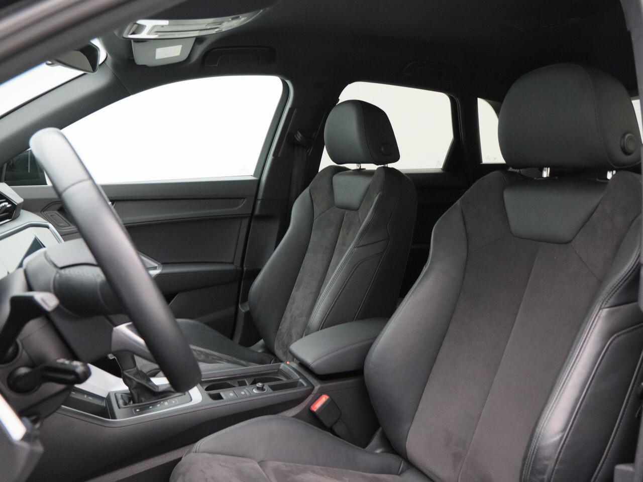 Audi Q3 45 TFSi e 245 Pk Automaat S-Line | Virtual Cockpit | Adaptive Cruise | Camera | Alcantara Leder | Elektrische Achterklep | Privacy Glass | 19 Inch | 45.521 Km