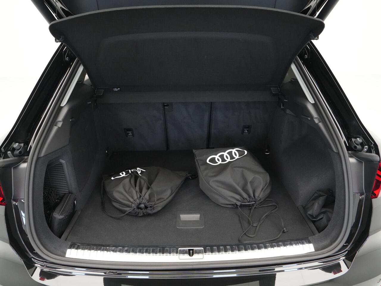 Audi Q3 45 TFSI e 245 pk S line edition Panoramadak Navigatie Parking plus Camera 70