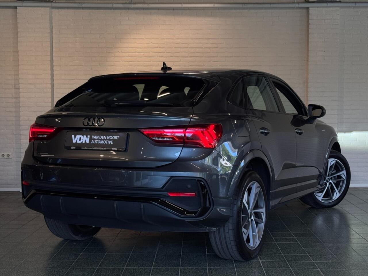 Audi Q3 45 TFSIe S-Line Black Edition Stoelv Sonos Sfeerv 19''