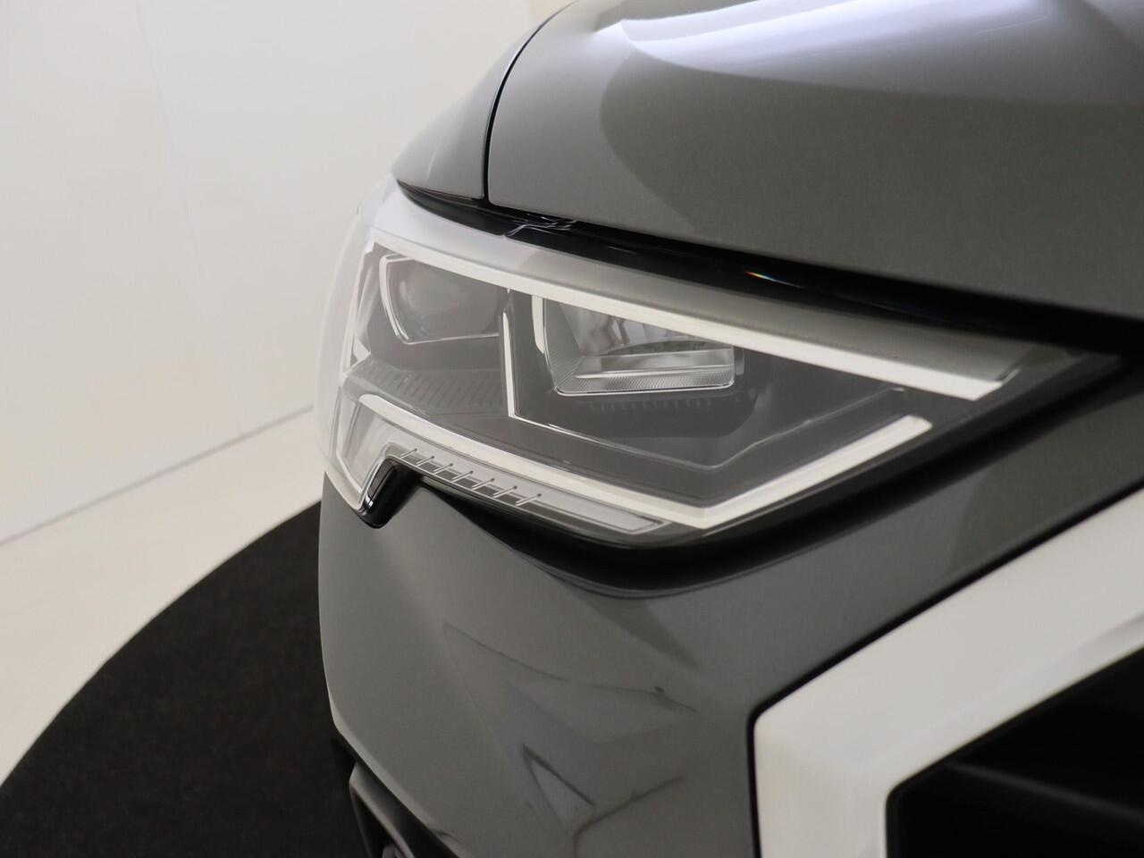 Audi Q3 45 TFSI e S edition | Parkeersensoren | Dodehoek detectie | Adaptieve cruise control | Stoelverwarming | CarPlay | Audi virtual cockpit plus |