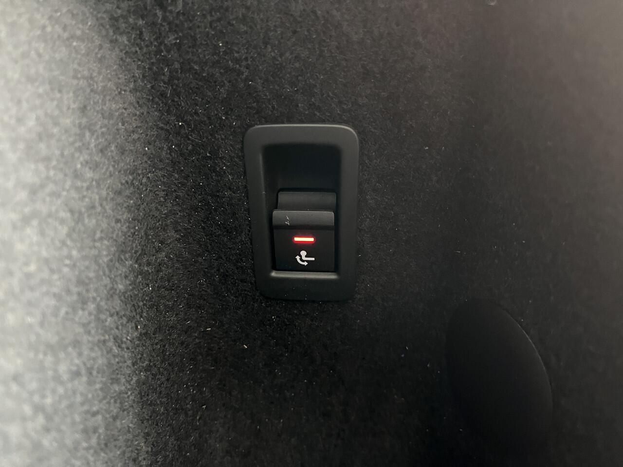 Audi Q3 40 TFSI 190PK quattro Business Edition / Navigatie / App connect / 360 Camera / Digitaal dashboard / Zwenkbare trekhaak /